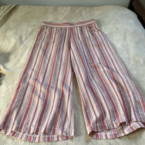 Max Studio Pants - EUC Max Studio sz M wide leg pant/ cropped Inseam 24”,length 33 elastic waist